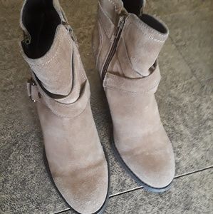 GUESS SUEDE ANKLE BOOTIES SIZE 8.5